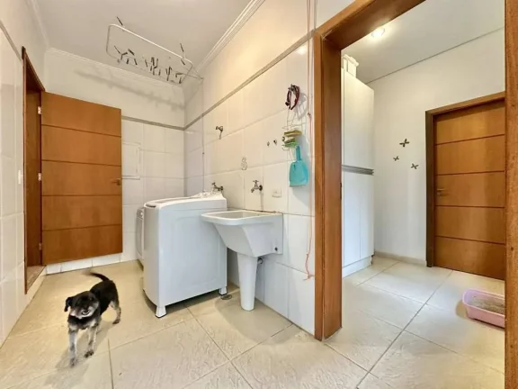 Imagem Golf Village - 3 suítes, amplo salão inferior, varanda gourmet c/ jacuzzi!