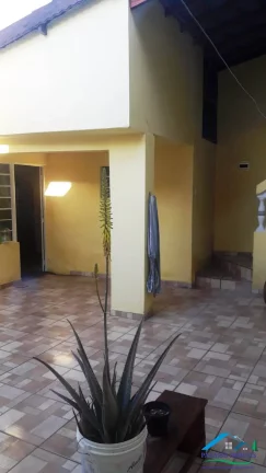 Imagem Casa à venda em Paraisópolis, MG. 4 quartos e 3 vagas coberta.