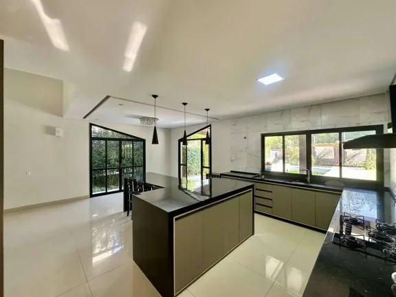 Imagem Cond. Vintage - Moderna, rua tranquila, 4 suítes (1 no térreo), piscina!