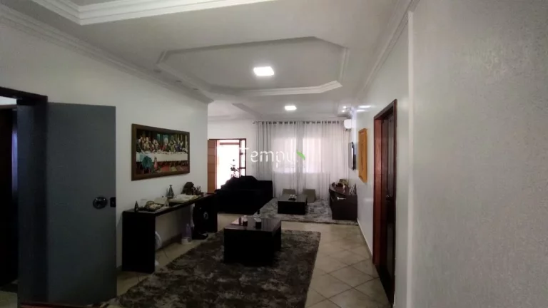 Imagem Casa Terrea, 4 quartos, piscina e churrasqueira, em Setor Bueno, Goiânia/GO