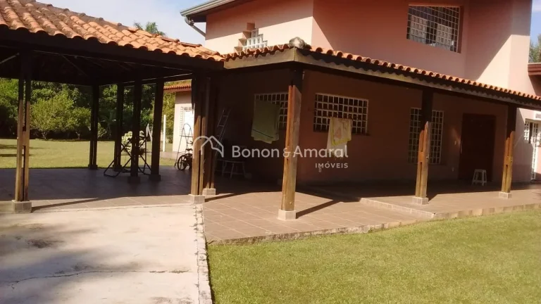 Imagem Linda chácara térrea em condomínio de chácaras, com construção nova e arquitetura moderna. A c...