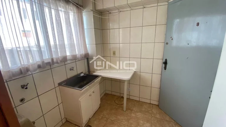 Imagem Apartamento Ed. Cainã - 3 Dormitórios Semi-Mobiliado no Centro