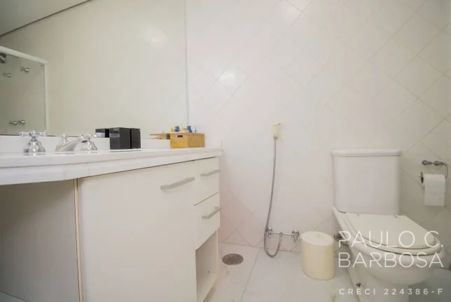 Imagem Apartamento amplo com 3 suítes, living com janelões - 4 vagas - 247m²