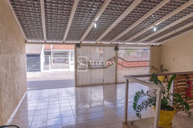 Imagem ? Casa Escriturada no Setor Leste do Gama - Rua Principal!

Excelente oportunidade para moradia ou i...