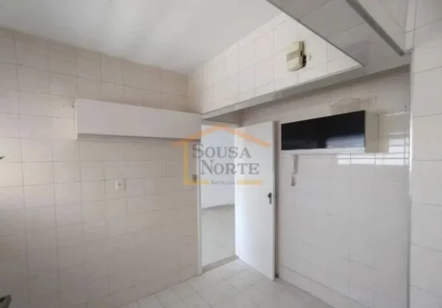 Imagem Apto 1 dormitório, com armários, sala 2 ambientes, banheiro, cozinha, área de serviço. 65m².

E...