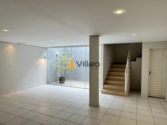 Imagem Descubra este encantador sobrado que combina versatilidade, elegância e espaço em um projeto únic...