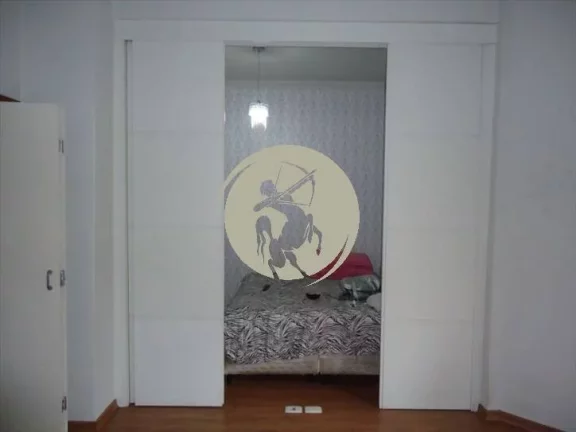 Imagem APARTAMENTO DE 1 DORMITÓRIO GRANDE DE FRENTE PARA O MAR COM SACADA E REFORMADO