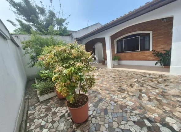Imagem Casa à venda em Guarujá-SP na Vila Luis Antônio com 3 quartos, 1 suíte, 3 vagas de garagem e 160m² de área.