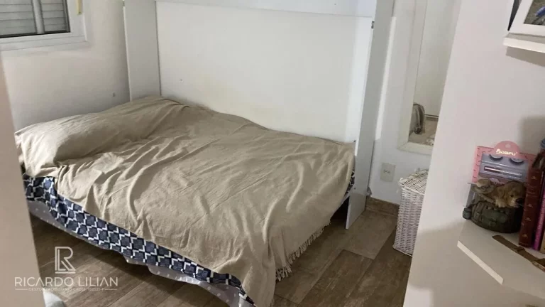Imagem URGENTE!!! Apartamento ao lado do metro Tatuapé em andar alto, varanda e vista livre para sempre.