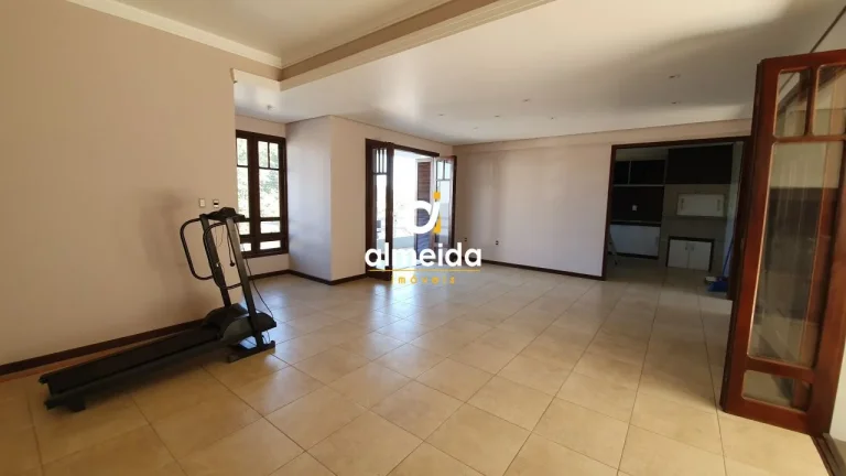 Imagem LINDA CASA 4 DORMITÓRIOS NO BAIRRO NOSSA SENHORA DE LOURDES