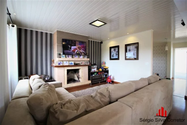 Imagem Casa com 3 Quartos à Venda, 272,00 m² VILA TELMA, Centro Campos do Jordão.