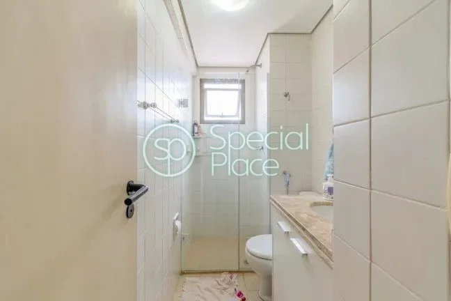 Imagem Apartamento com 3 dormitórios com armários, sendo 1 uma suíte, banheiro, ampla sala de visitas co...