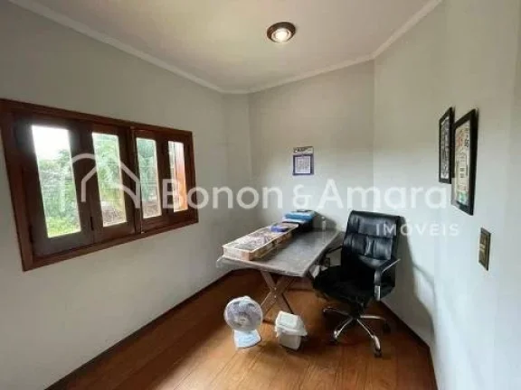 Imagem Linda casa à venda em condomínio fechado. Casa assobradada com hall de entrada, três salas grande...