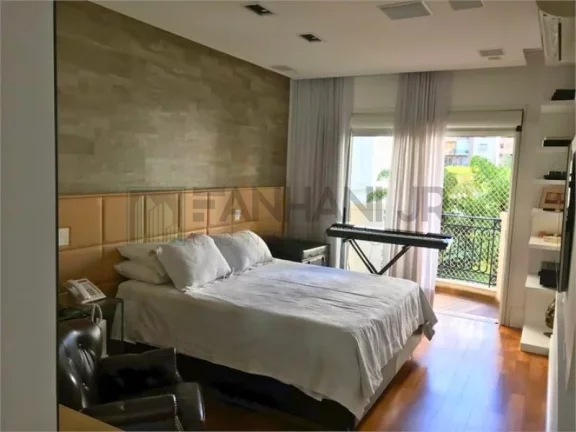 Imagem Apartamento de luxo no Itaim Bibi, São Paulo-SP: 3 quartos, 3 suítes, 3 salas, 5 banheiros, 4 vagas de garagem, 261m² de área.