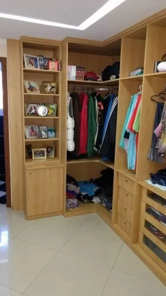 Imagem CASA COM 5 QUARTOS, MUITO PROXIMO AO CENTRO DE NOVA FRIBURGO