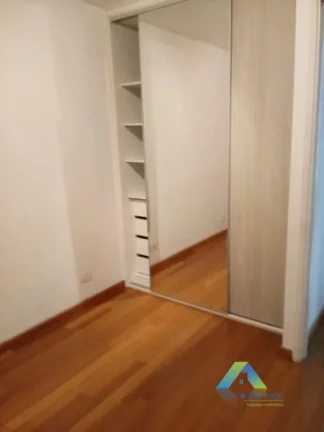 Imagem Apto duplex à 200 metros do metro Conceição 138 metros quadrados distribuídos em dois pisos Dois quartos com armários planejados Dois banheiros .