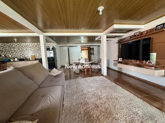 Imagem Casa em Alto Lage: 300 m², 5 quartos, 3 banheiros, garagem. Dois pavimentos. Financiável.