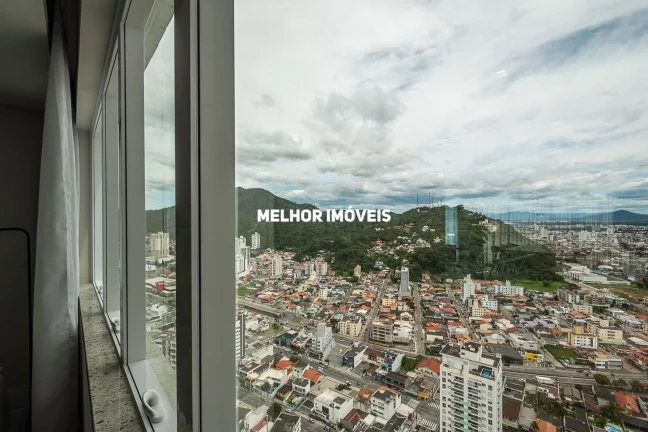 Imagem Apartamento Gardupleá venda finamente mobiliado com 3 suítes, 4 vagas de garagem localizado em Itajaí