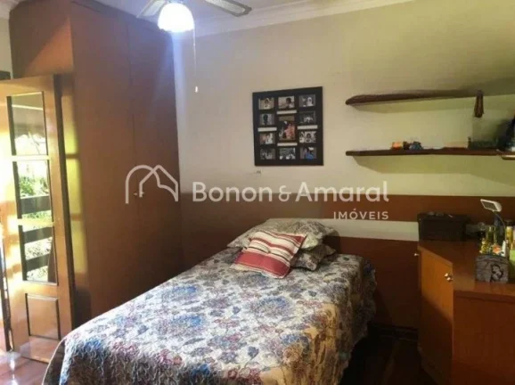 Imagem Linda casa com 900m de terreno e 610 m de construção, escritório, despensa com adega, churrasquei...