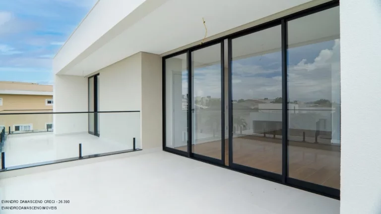 Imagem Casa em Condomínio de Luxo com 5 Quartos e 5 Suítes em Vila de Abrantes, Camaçari-BA: 370m², 2 Salas, 2 Banheiros e 4 Vagas de Garagem!