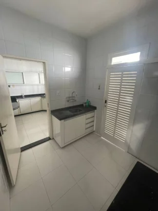 Imagem Espaçosa Casa à Venda no Bairro Coroa do Meio