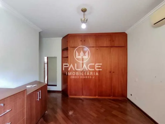 Imagem Excelente casa de esquina localizada na região mais nobre de Piracicaba.
 Mede 499m² de terreno e ...