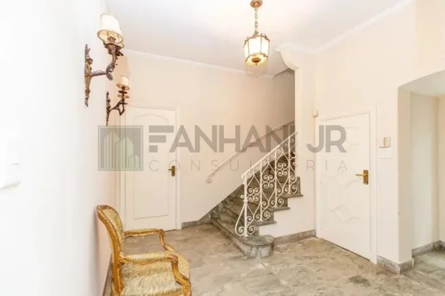Imagem Casa de luxo no Jardim Paulista: 4 quartos, 3 suítes, 5 banheiros, 4 vagas. 400m² de área. Venda ou locação em SP.