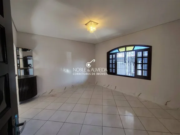 Imagem Casa Geminada com 2 vagas de garagem e piscina.