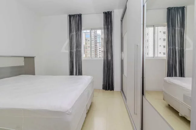 Imagem Apartamento mobiliado de 3 suítes sendo 2 demi e 2 vagas de garagem no Centro de Balneário Camboriú