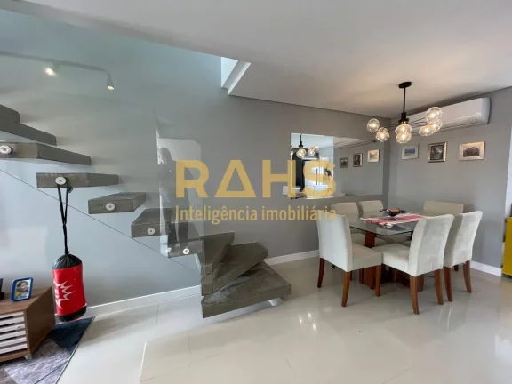 Imagem Sobrado Geminado com 115 m² de área construída com 1 suíte e 2 quartos, 2 vagas de garagem a ven...