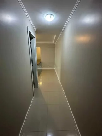 Imagem Apartamento semi-mobiliado com 1 suíte, 2 Demi e 2 vagas de garagem na Praia Brava em Itajaí