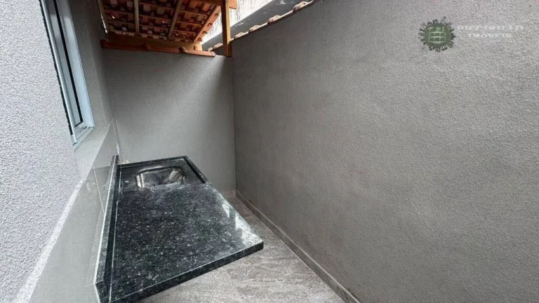 Imagem Sobrado com 2 dormitórios à venda, 49 m² por R$ 350.000 - Maracanã - Praia Grande/SP