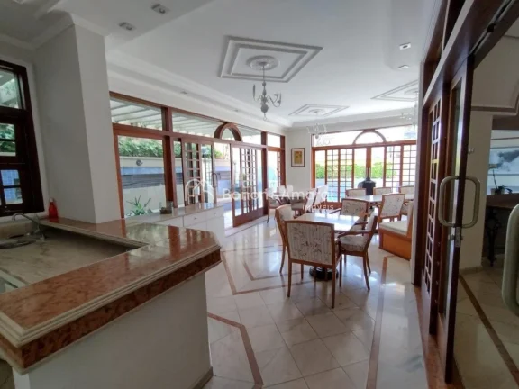 Imagem Localizado em uma das regiÃµes mais valorizadas de Campinas, este apartamento no prestigiado CondomÃ...