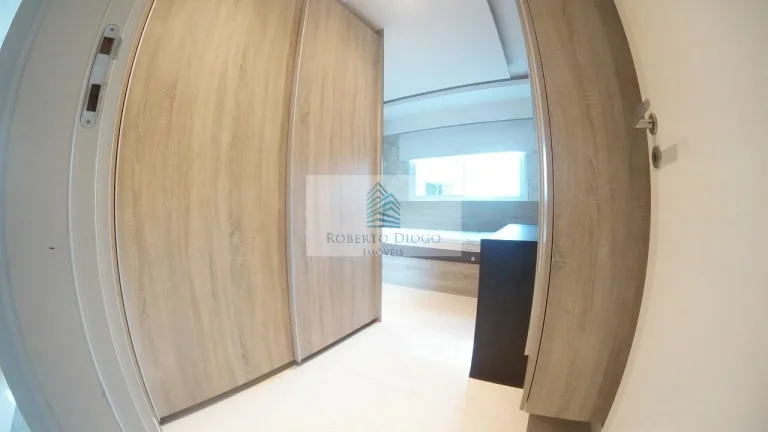Imagem Apartamento de Luxo à Venda em Icaraí, Niterói-RJ: 4 Quartos, 3 Suítes, 3 Vagas de Garagem - 158m² de Puro Conforto!