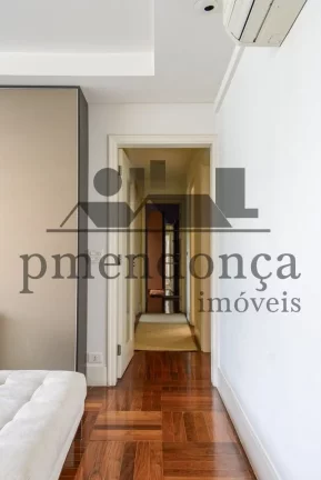 Imagem Apartamento no Itaim Bibi com 3 quartos (1 suíte) e 2 vagas, reformado.