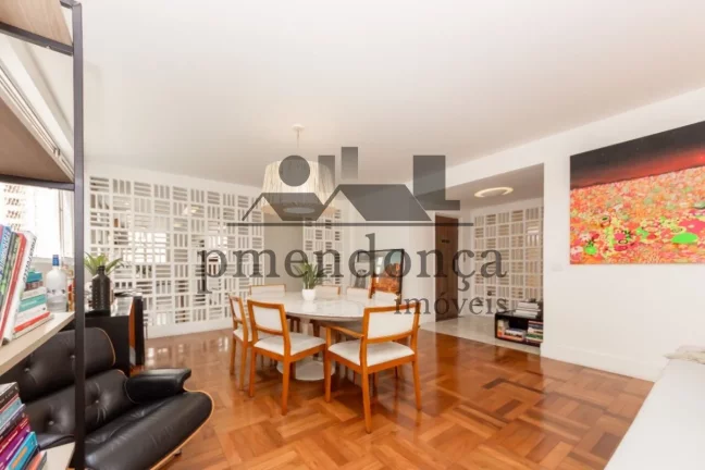 Imagem Apartamento reformado e mobiliado, com 198m² próximo ao Parque do Ibirapuera!