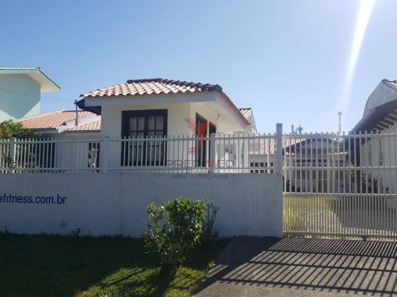 Imagem Lindo, muito lindo, situado a duas quadras da praia, 5 imóveis, com academia, piscina