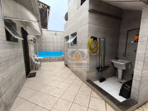 Imagem Casa Térrea, 3 Dormitórios + Edícula, Piscina Infantil, 300 metros Baln. Gaiovota