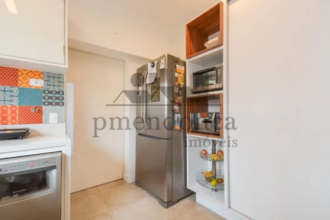 Imagem Apartamento reformado na rua monte Alegre com 3 suítes e 3 vagas, 177m²