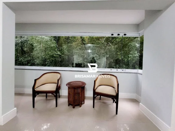 Imagem PITANGUEIRAS- CALÇADÃO , LINDO APARTAMENTO TOTALMENTE REFORMADO , GARAGEM NO PRÉDIO.