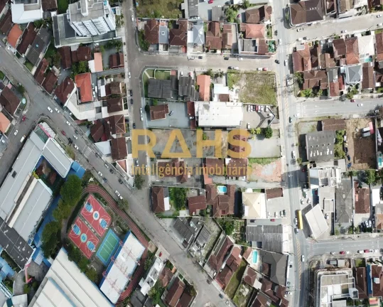 Imagem Amplo Terreno Comercial para Venda no Bairro Anita Garibaldi com 704,00 m² total Terreno excelente ...