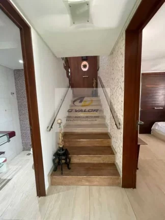 Imagem Vendo casa em condomínio fechado, com 360 m2, 5 quartos sendo 4 suítes, sala p/ 3 ambientes, 4 vgs