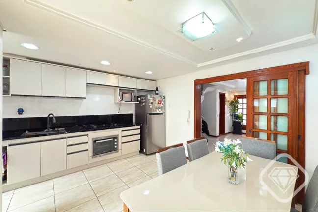 Imagem Casa 4 dormitórios (2 suítes) - Espaço gourmet - Spa com hidromassagem - Rua tranquila e sem saí...
