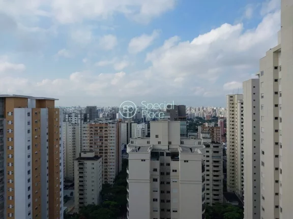 Imagem Excelente apartamento, com 240m² bem distribuídos, amplo living com varanda em L, lareira e uma vi...