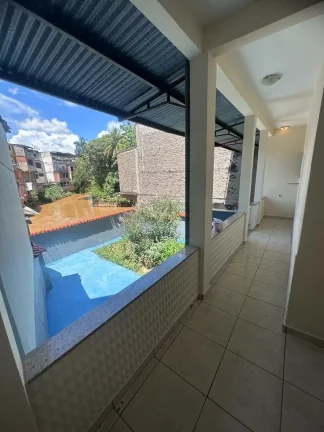 Imagem Casa linear no primeiro pavimento composta de 3 quartos sendo uma suíte reformada piso em porcelanato em excelente localização no centro de Alegre ES.
