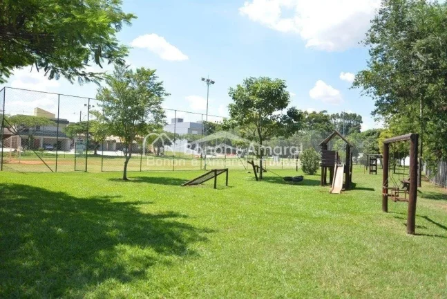 Imagem Excelente lote de esquina, plano e pronto para você construir a casa dos seus sonhos !

342 m²

Co...