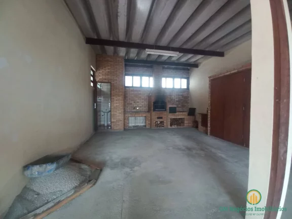 Imagem Casa de construção sólida em rua s/saída próximo centro de Cotia.,doct ok!