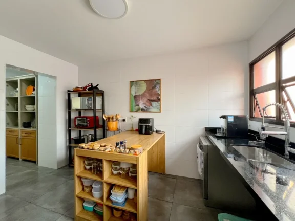 Imagem Apartamento 155M², 4Q, 1 Suíte, 3 Banheiros, 3 Vagas, Sacada, Lavabo, Academia, Piscina, Churrasqueira, Sauna, Quadra, Playground, Depósito, Despensa.