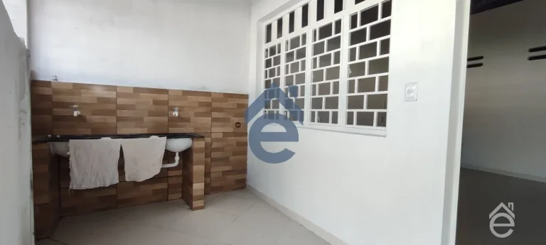 Imagem Casa à venda na Ponta Grossa, frente para 2 ruas, arejado, 2/4, ótimo local