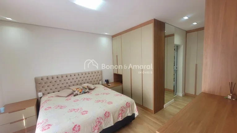 Imagem Esta casa térrea no Swiss Park em Campias, SP, impressiona com seus 230m² de área construída.

S...